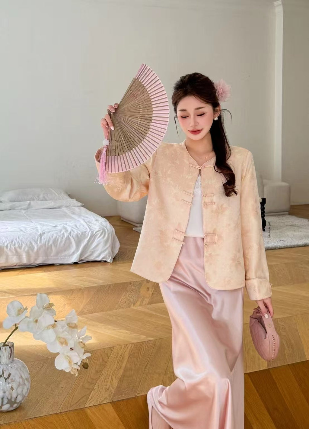 Chinese Jacquard Jacket Women – Champagne Cropped Coat with Frog Buttons