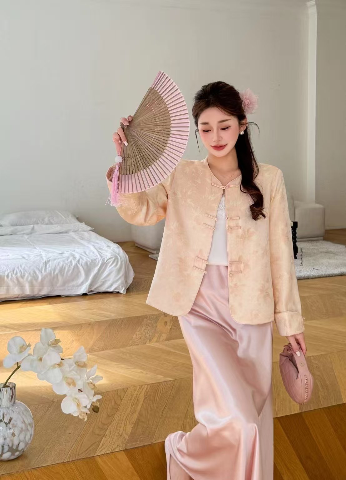 Chinese Jacquard Jacket Women – Champagne Cropped Coat with Frog Buttons