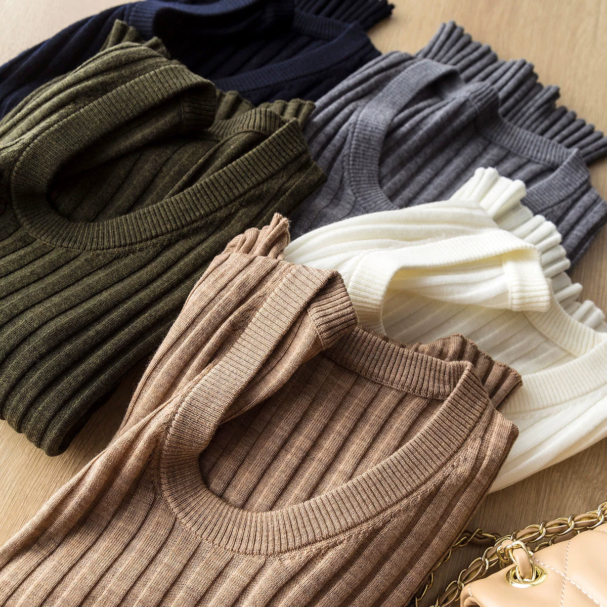 Sen Huxi Fine-Spun Extra-Fine Wool Elegant Minimalist Textured Slimming Vertical-Ribbed Half-Sleeve Spoon-Neck Sophisticated Lightweight Knit Top