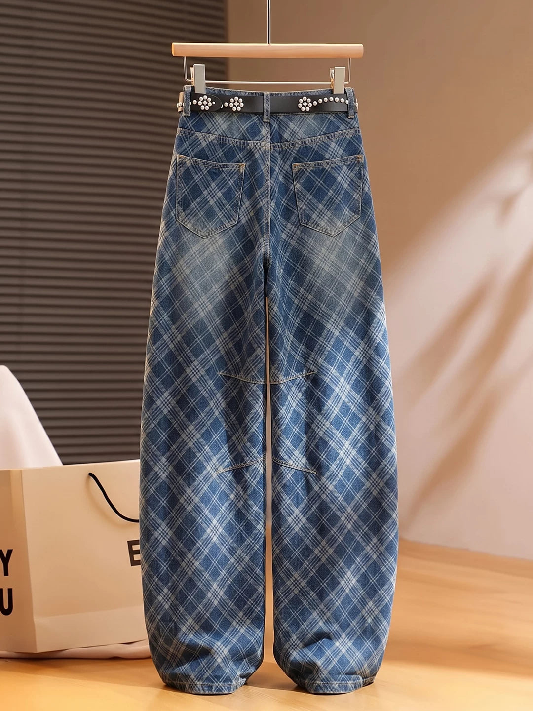Retro plaid scimitar jeans women's 2026 autumn new design sense loose and thin versatile casual wide-leg pants