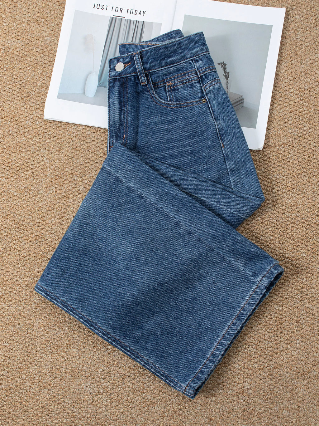 Autumn high-waisted wide-leg jeans women's 2026 new models are popular this year, thin and versatile Korean version of simple straight pants
