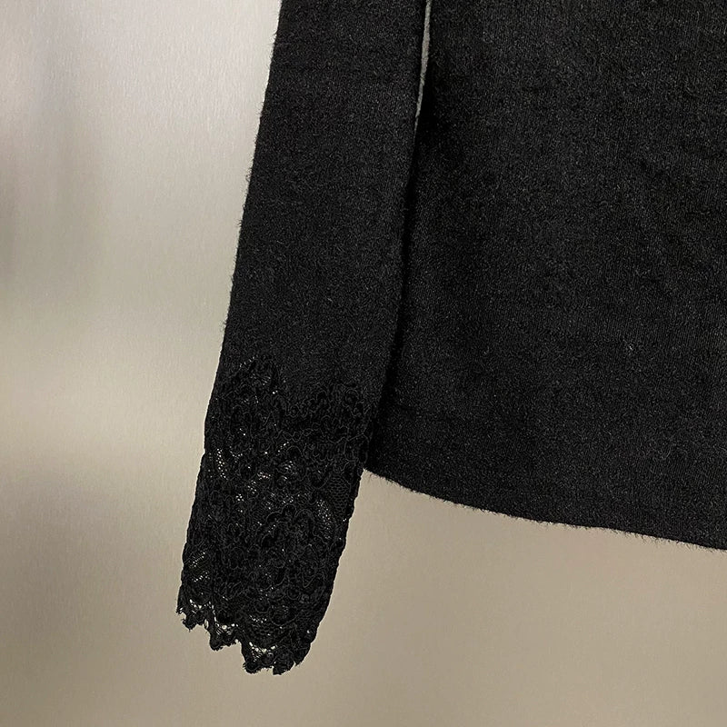 [Bin Bin Exclusive] Fashion Design Splicing Lace Semi-turtleneck Top 301394