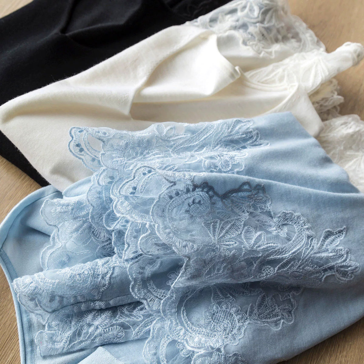 法式优雅温柔 雾里花 100美丽诺细羊毛重工刺绣蕾丝花边V领针织衫