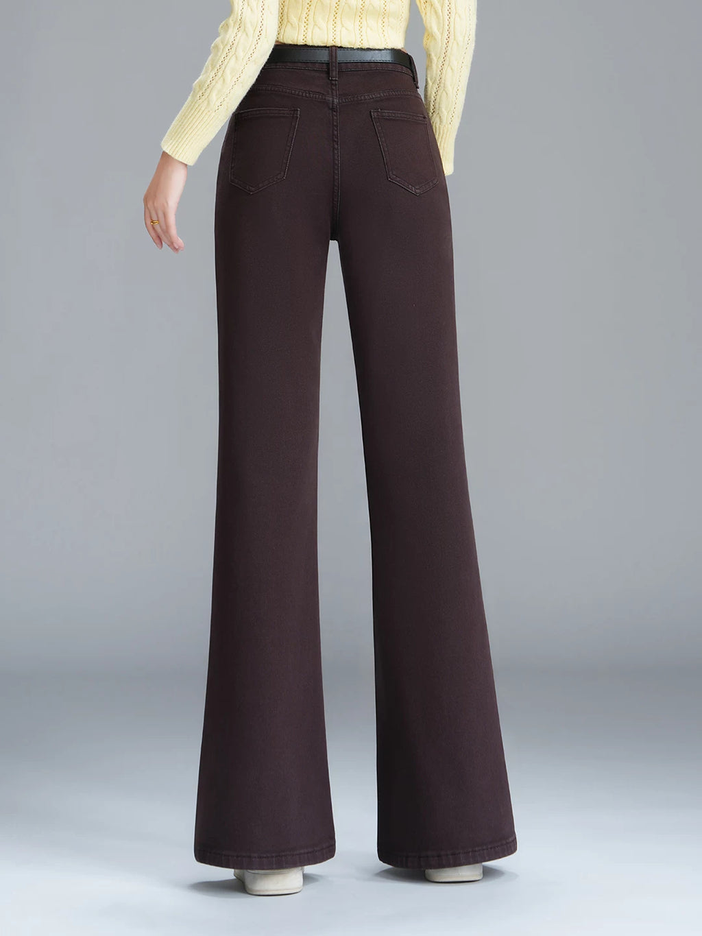 Coffee color does not stick to the legs, thin and slightly pulled jeans for women's 2026 autumn new Korean version of high-waisted slim-fitting elastic flared pants