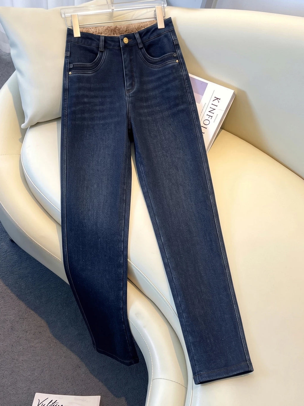 Black velvet jeans women's 2026 winter new thickened pencil boots slim and thin elastic pants