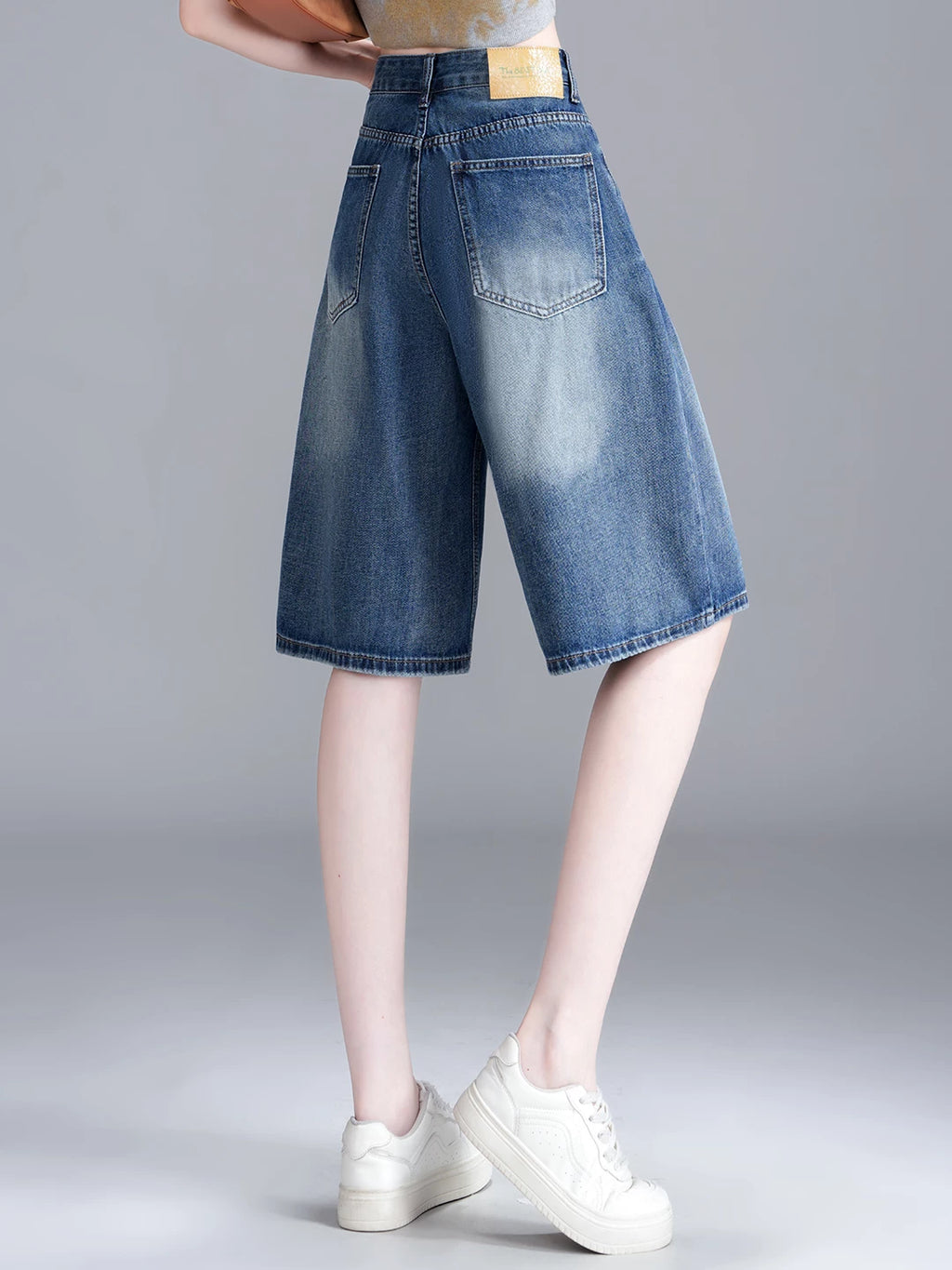 Korean version of loose wide-leg five-point jeans for women's 2026 summer new high-waisted and thin versatile thin straight-leg pants