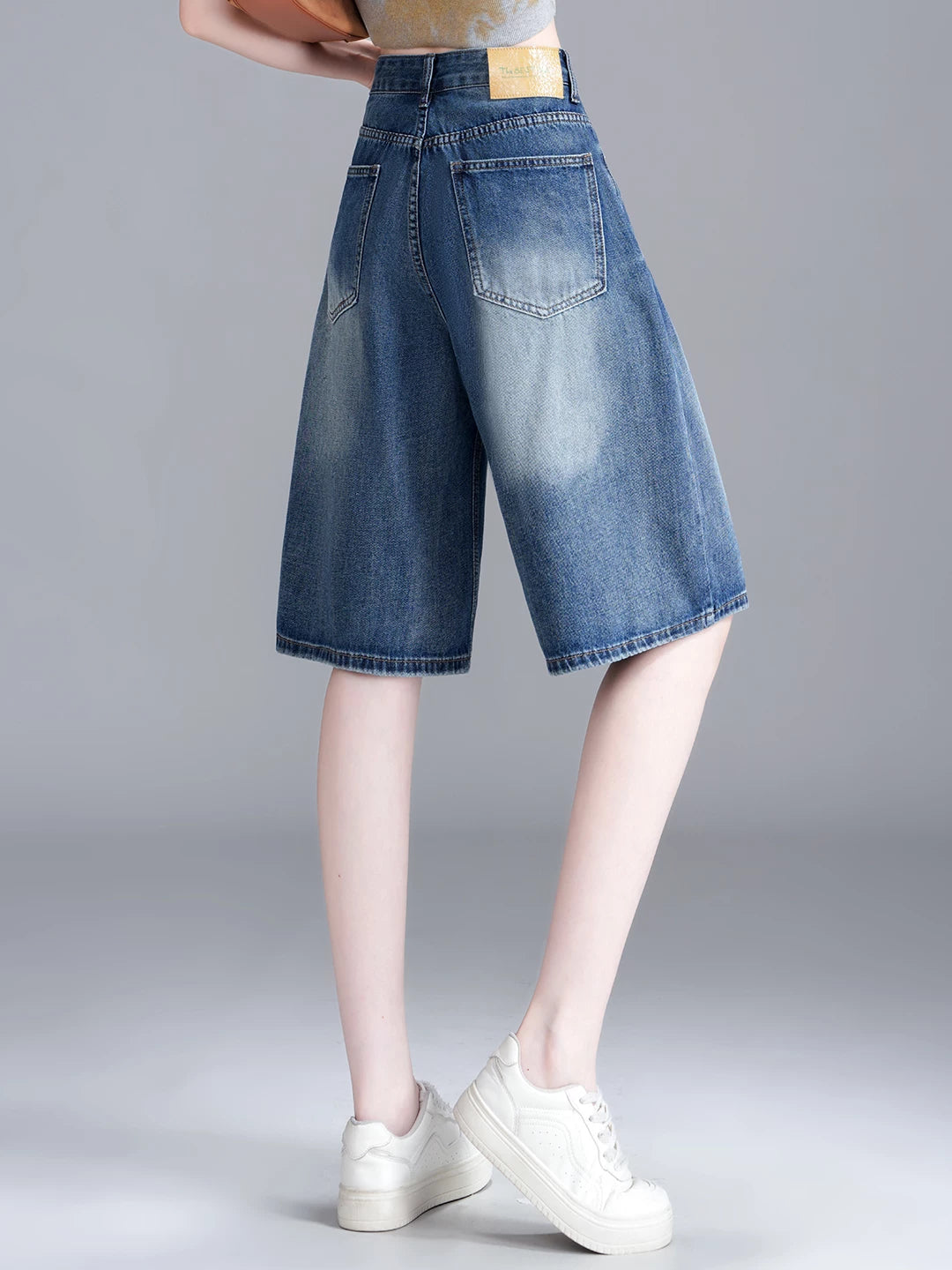 Korean version of loose wide-leg five-point jeans for women's 2026 summer new high-waisted and thin versatile thin straight-leg pants
