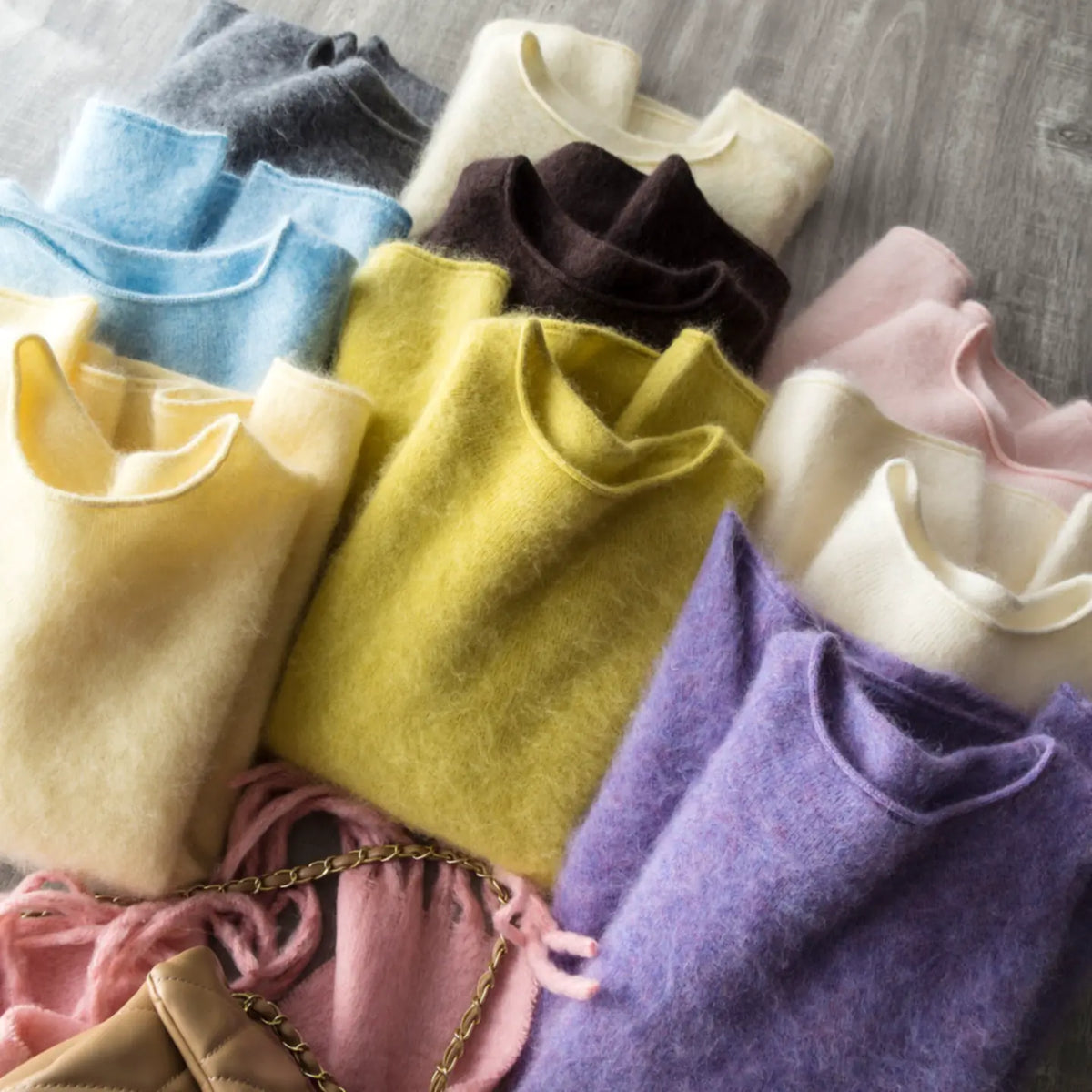 Early Bird Perk~Cloud Napping~Seamless One-Piece Silk Cashmere Wool Brushed Curly-Hem Crew Neck Short-Sleeve Knit Top