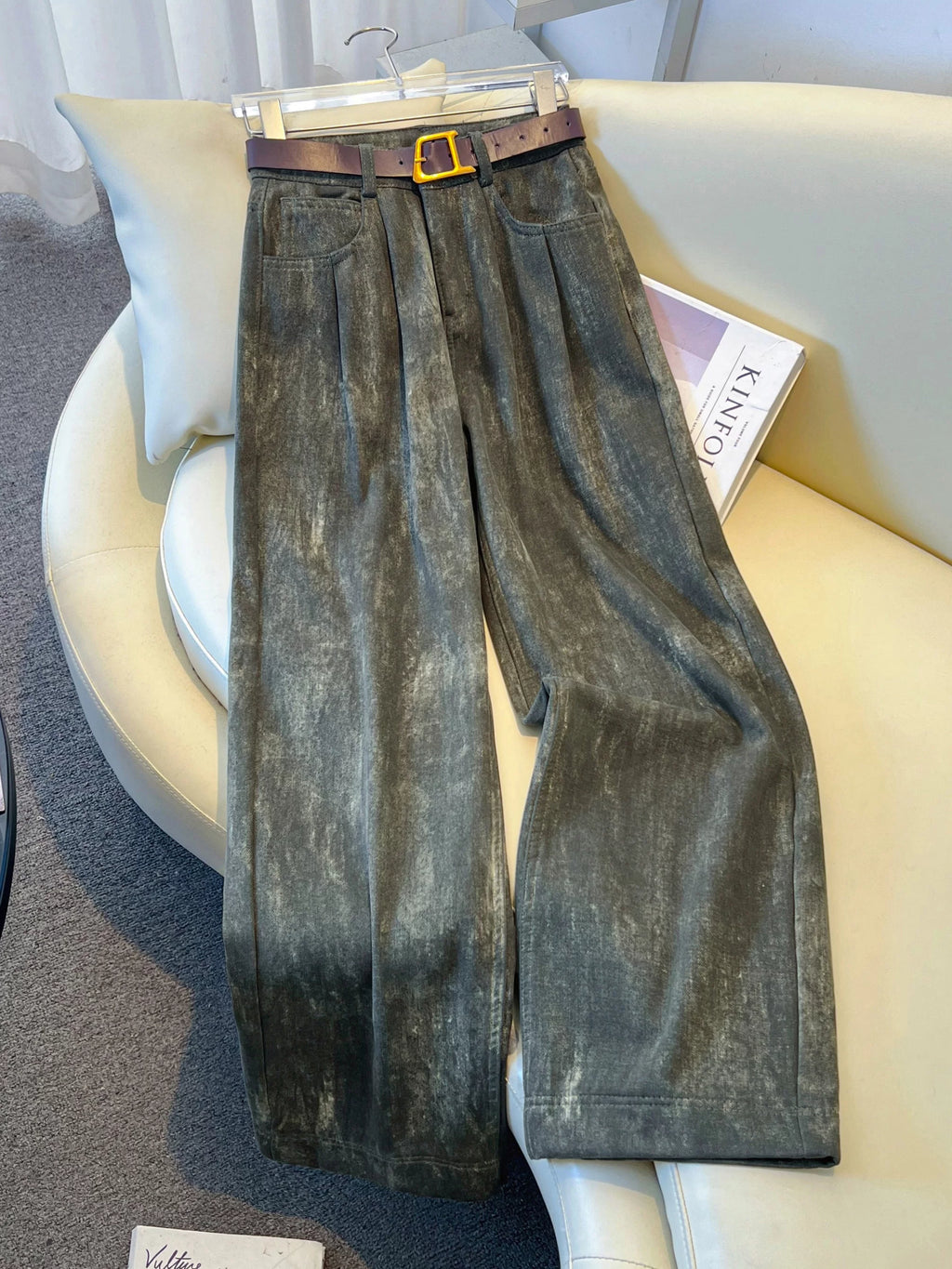 Design pleated high-waisted wide-leg jeans women's 2026 winter new loose and thin velvet casual straight-leg pants