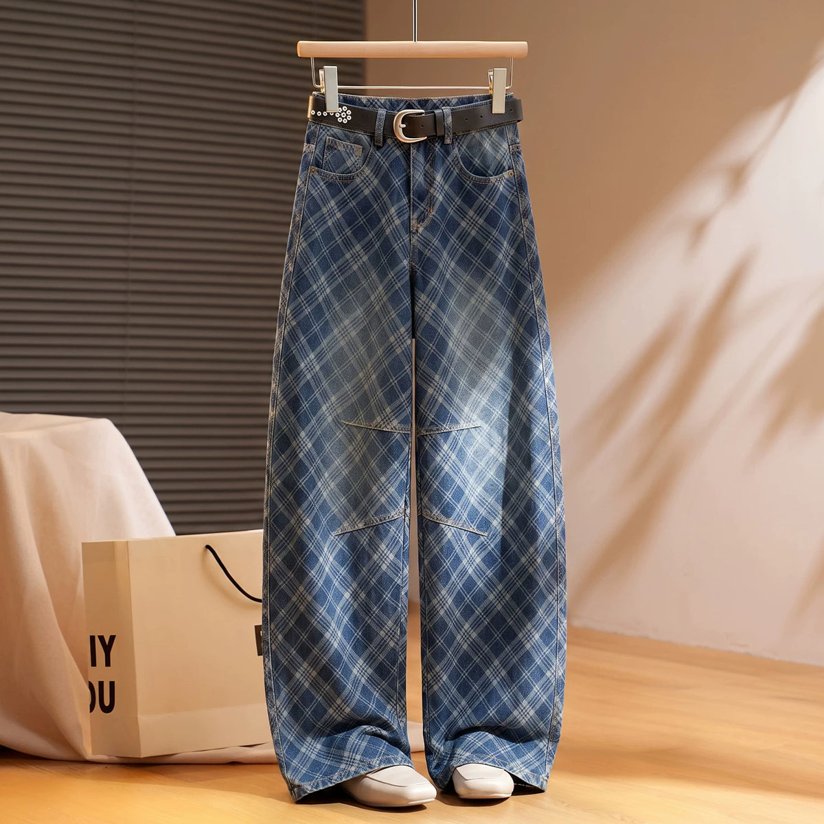 Retro plaid scimitar jeans women's 2026 autumn new design sense loose and thin versatile casual wide-leg pants