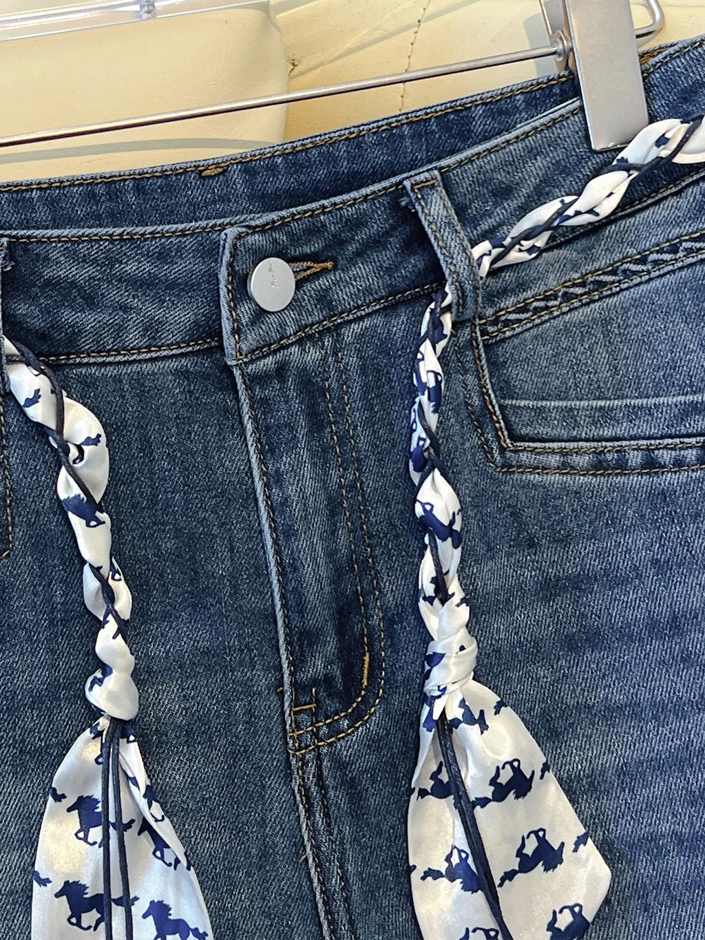 Korean version of high-waisted retro tube-pulled jeans women's 2026 autumn new super-fire elastic and thin straight horn trousers