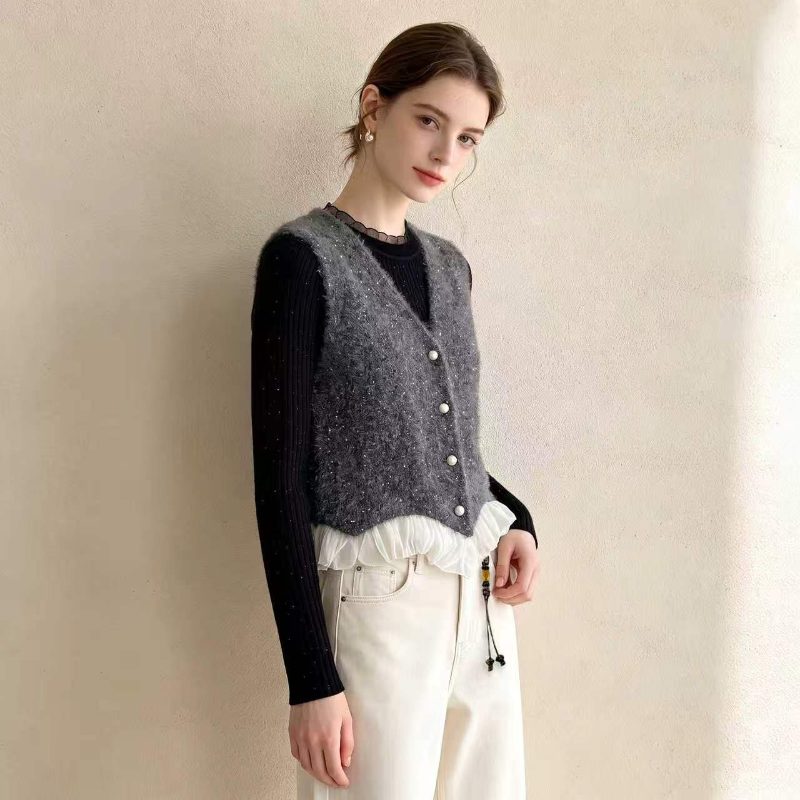 [VAZSLVE/New Luxury Products] Leak-picking wool pearl buckle splicing white yarn sleeveless vest 263427
