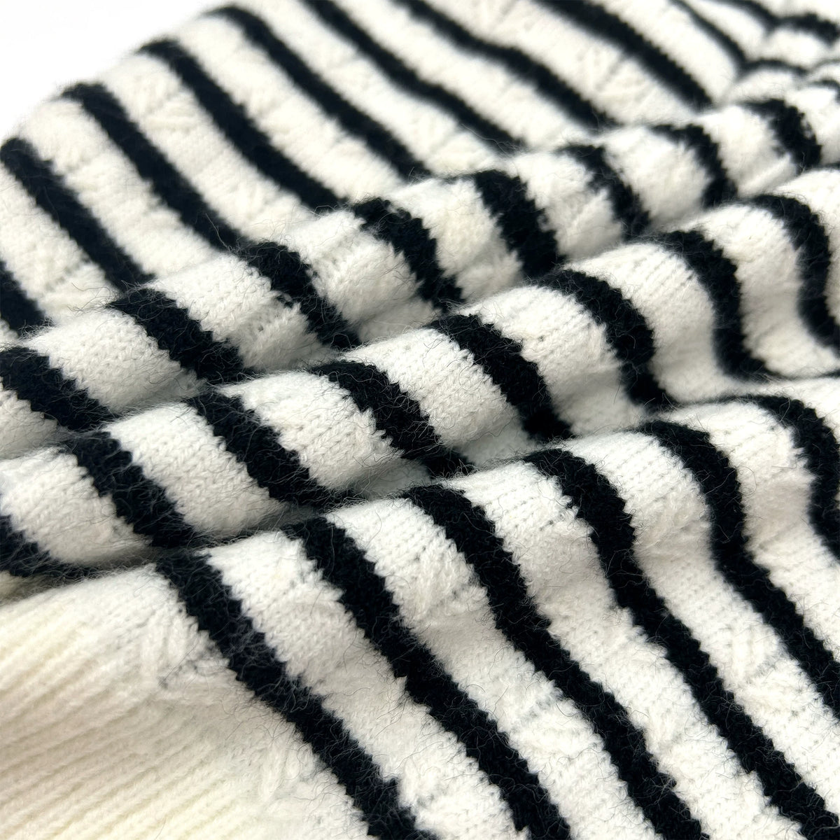 [Button Knitted Shirt] Wool French Striped Metal Button Texture Crew Neck Sweater 263078