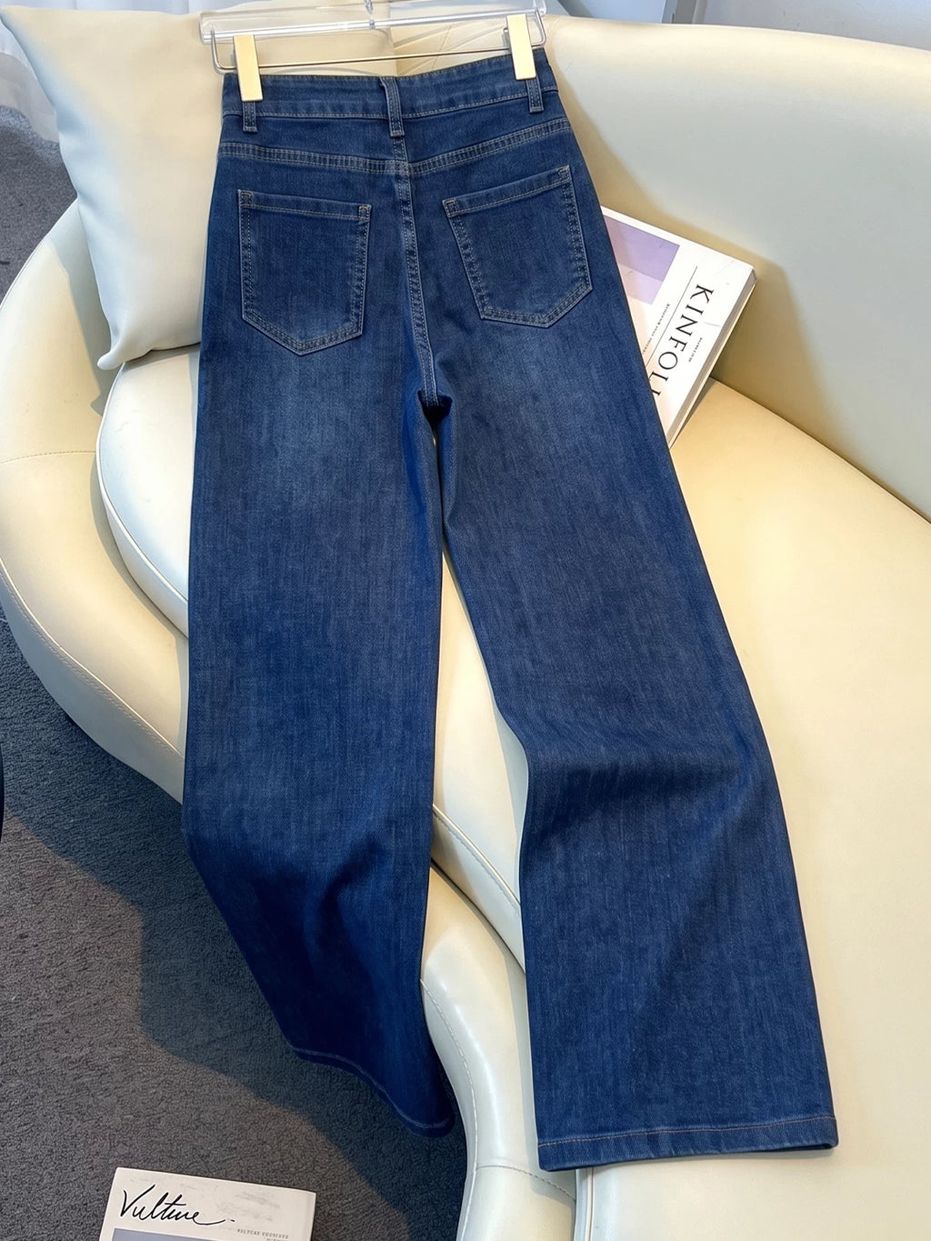 韩版休闲窄版直筒牛仔裤女2026秋季新款复古高腰显瘦垂感阔腿裤子