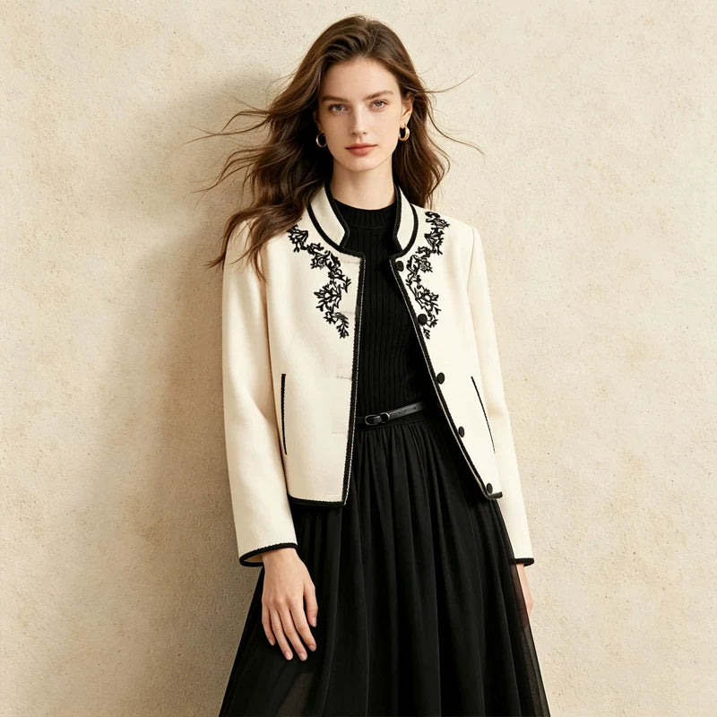 [Recommended by Huahua] [Ink Embroidery Zhiyu] Elegant temperament Heavy industry contrasting color embroidery small stand-up collar jacket 363207