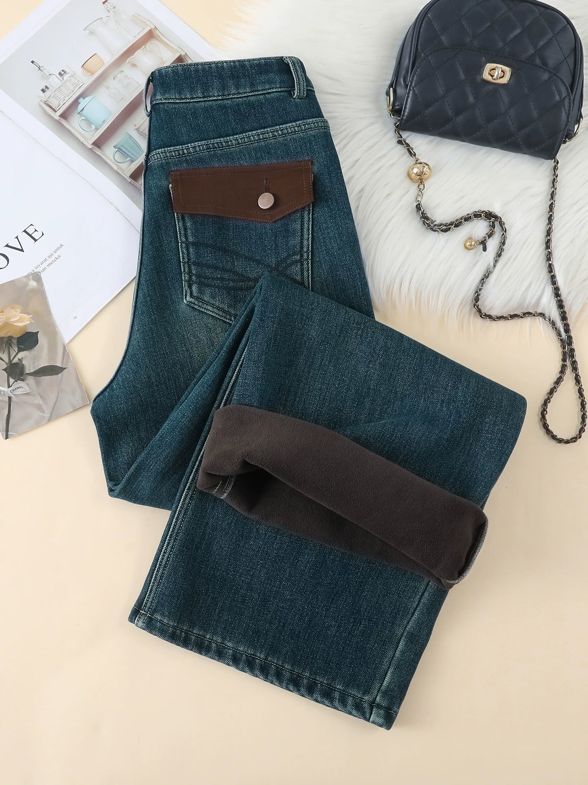 Retro Korean version of high-waisted straight-leg jeans for women's 2026 autumn and winter new loose-fitting meat-covering and thin velvet wide-leg pants