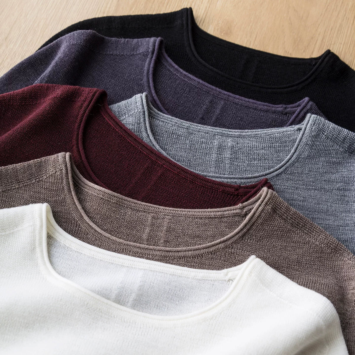 Island Fine Seamless Base Layer King 120S German fine-gauge wool, fully wool, rolled-edge crew neck, slim-fit knitted base layer