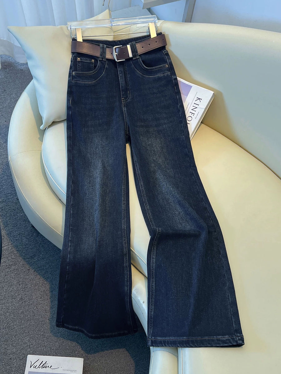 Retro high-waisted, non-clingy, slightly tapered jeans for women's 2026 winter new velvet and thin versatile straight-leg flared pants