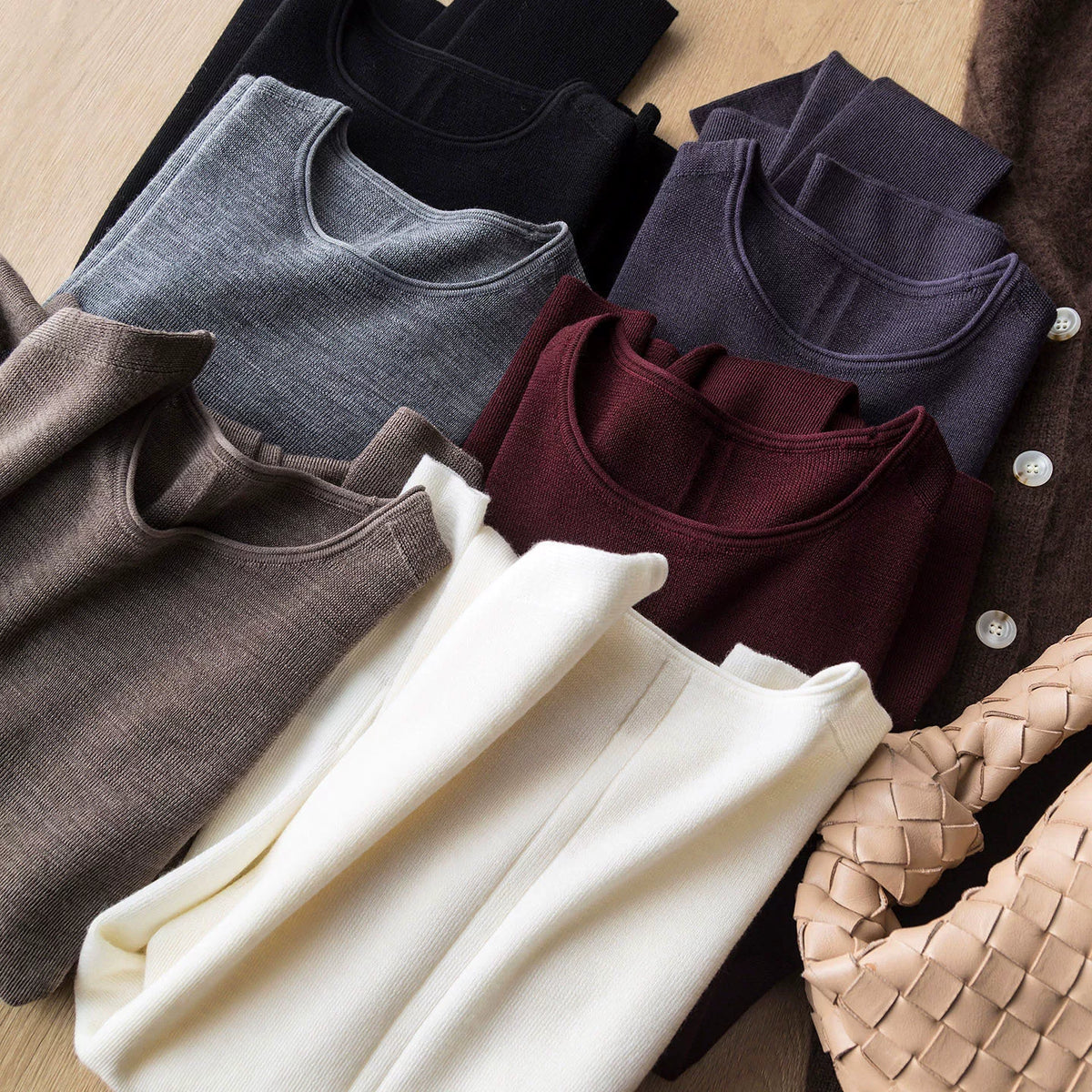 Island Fine Seamless Base Layer King 120S German fine-gauge wool, fully wool, rolled-edge crew neck, slim-fit knitted base layer